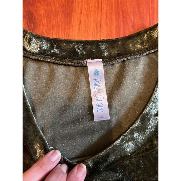 Paisley Grace Velvet green mini dress. Size 1X NWOT - Picture 6 of 7